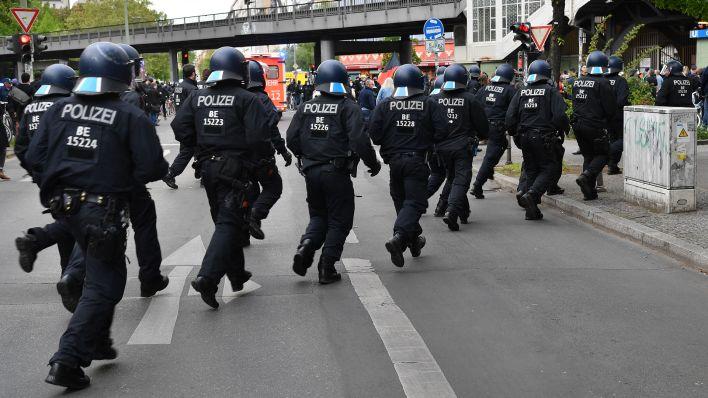 Polizei rüstet sich mit 6300 Beamten für die Demonstrationen am 1. Mai in Berlin