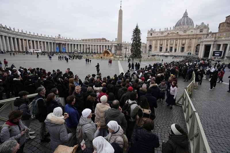 Die Beerdigung von Benedikt XVI. zieht schätzungsweise 100.000 Menschen auf den Petersplatz