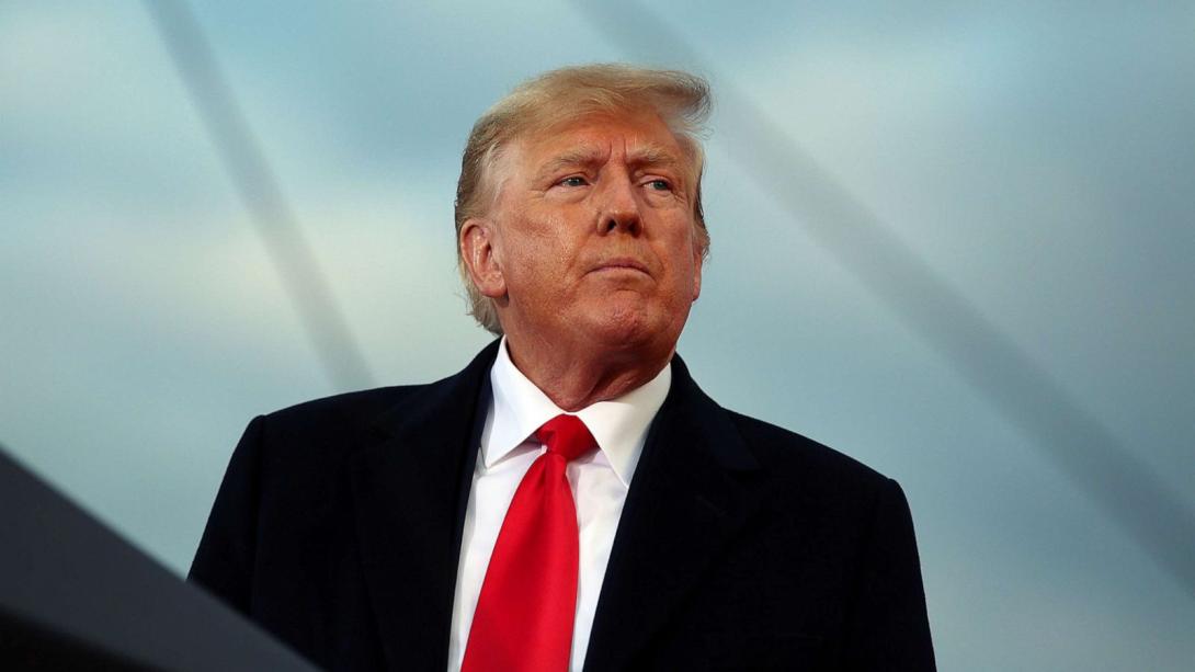 Donald Trump und Anwälte zu fast 1 Million Dollar für "politische" Klage gegen Clinton verurteilt Donald Trump und Anwälte zu fast 1 Million Dollar für "politische" Klage gegen Clinton verurteilt