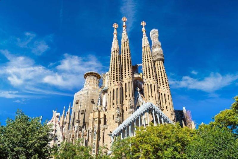 Bürgermeisterin von Barcelona bezeichnet Israel als Apartheidstaat und bricht Verbindungen ab