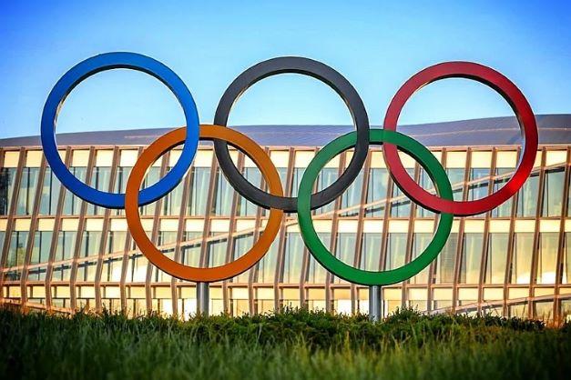 Mehr als 30 Länder fordern das IOC auf russische und belarussische Athleten zu verbieten