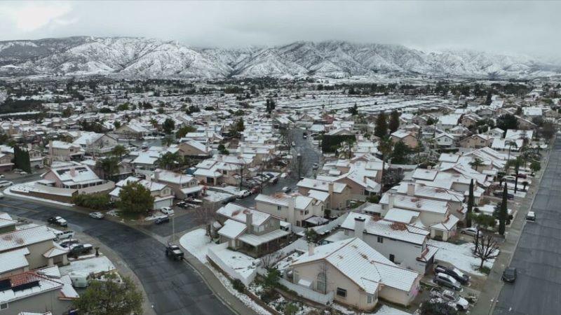 USA: Sturm mit Schnee und Regen richtet Chaos in Kalifornien an USA: Sturm mit Schnee und Regen richtet Chaos in Kalifornien an