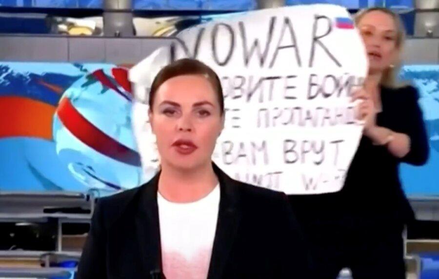 Einer der "berühmtester Übergänge der Berliner Mauer": Russische Redakteurin beschreibt ihre Flucht aus Moskau