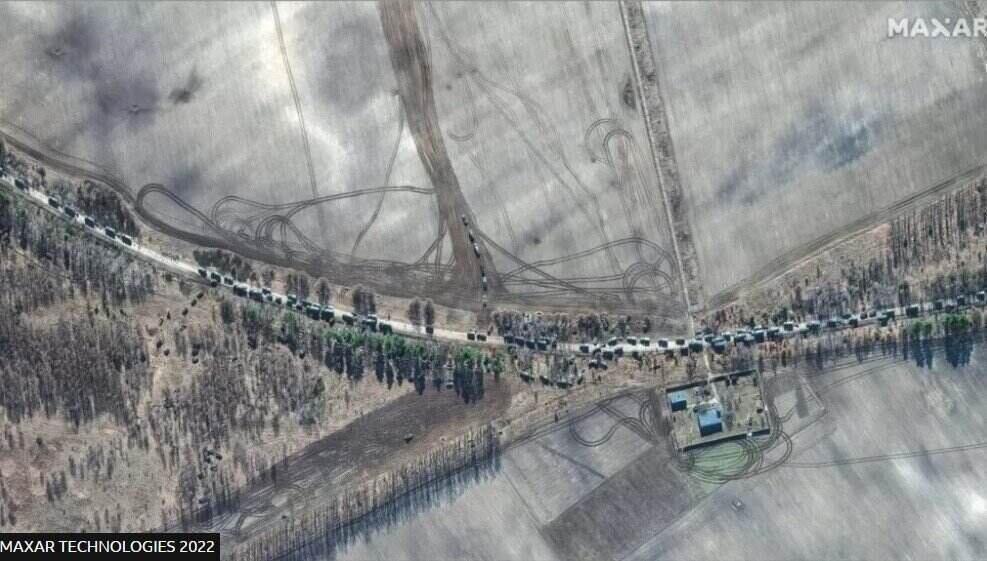Wie Russlands 15-Kilometer-Panzerkonvoi am Anfang der Invasion der Ukraine scheiterte