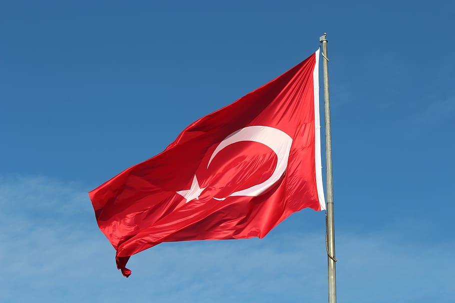 Türkische Streitkräfte greifen nach Erdbeben erneut Ziele in Syrien an
