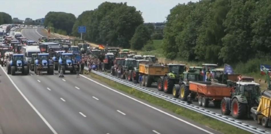 Wenn Bauern gegen Umweltauflagen protestieren: Rechtsruck in Holland entwartet