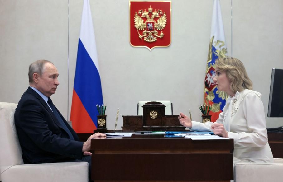 Strafgerichtshof erlässt Haftbefehl wegen Kriegsverbrechen gegen Kreml-Chef Putin wegen Abschiebung ukrainischer Kinder