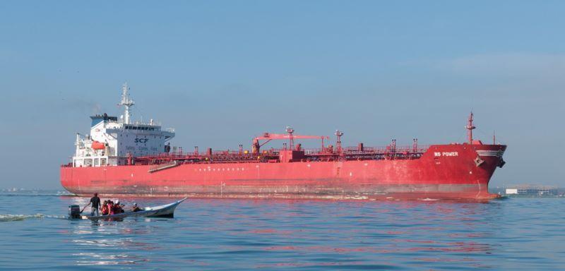 Eine mysteriöse Tanker-Flotte hilft Russland Öl um die Welt zu transportieren