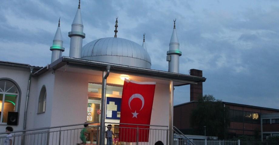 Türkische Gemeinde in Deutschland wünscht sich eine großzügigere Aufnahme von Opfern des ErdbebenTürkische Gemeinde in Deutschland wünscht sich eine großzügigere Aufnahme von Opfern des Erdbeben