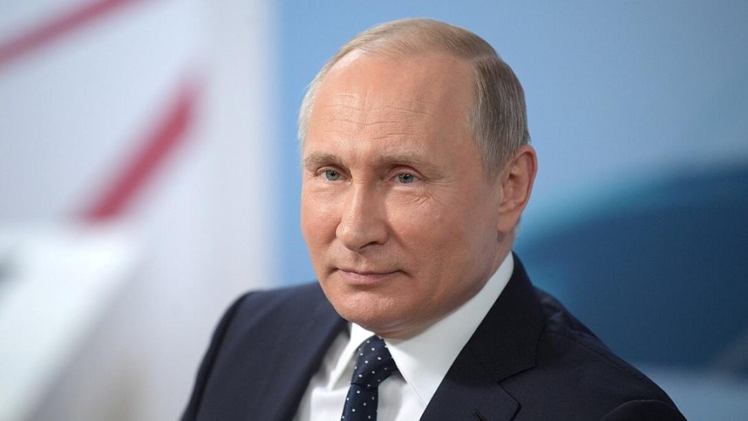 Kontrolle, Überwachung und Desinformation des Internets: Präsidents Putins Taktiken zur Cyberkriegsführung