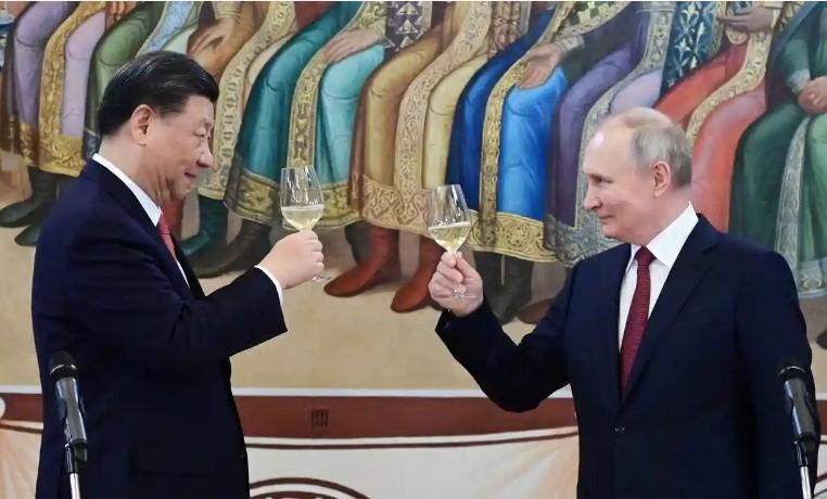 Putins zweitägige Charme-Offensive mit Xi unterstreicht wer der Boss ist