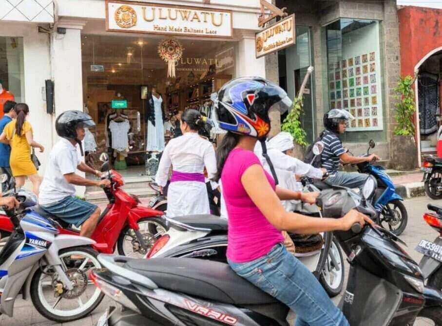 Bali plant Motorradverbot für Touristen wegen Fehlverhaltens