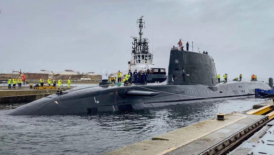 Sensible Akten über ein U-Boot der Royal Navy wurden Berichten zufolge in einer Kneipen-Toilette gefunden