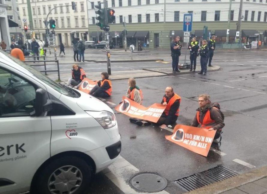 Letzte Generation: Protestmärschen durch die Berliner Innenstadt