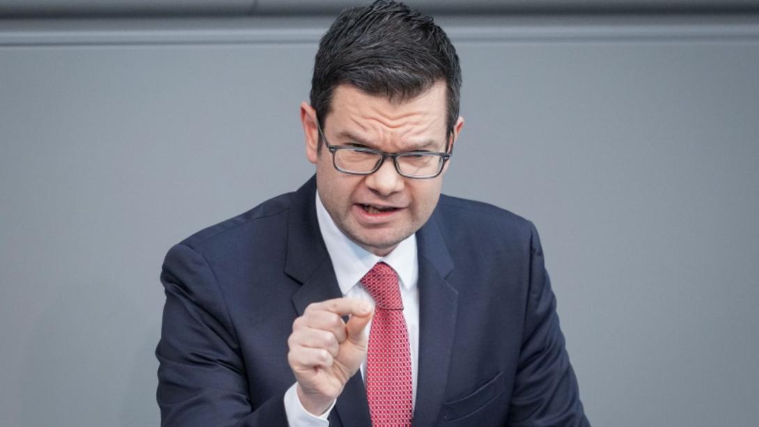 Justizminister Buschmann will zusätzliche Bedingungen für ältere Menschen bei Reform des Staatsbürgerschaftsrechts