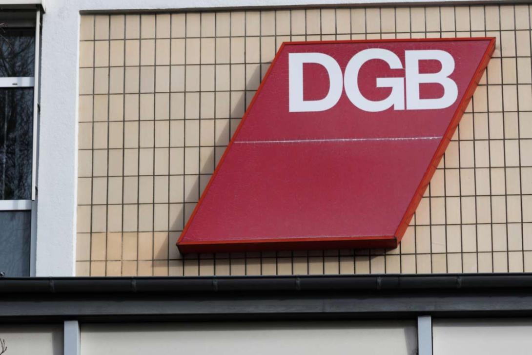 "Ungebrochen solidarisch" Gewerkschaften rufen zum 1. Mai deutschlandweit zu Kundgebungen und Demonstrationen auf "Ungebrochen solidarisch" Gewerkschaften rufen zum 1. Mai deutschlandweit zu Kundgebungen und Demonstrationen auf