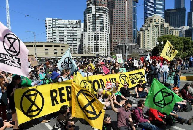 Mehr als 1.500 Personen bei Extinction Rebellion-Protest in Den Haag festgenommen