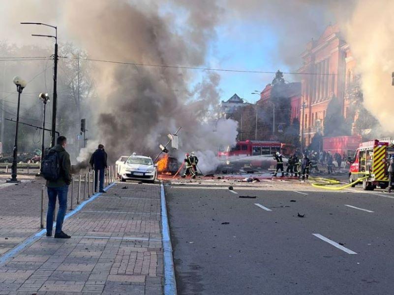 Ukraine-Krieg: Präsident Selenskyj besucht Den Haag während neue Explosionen Kiew erschüttern