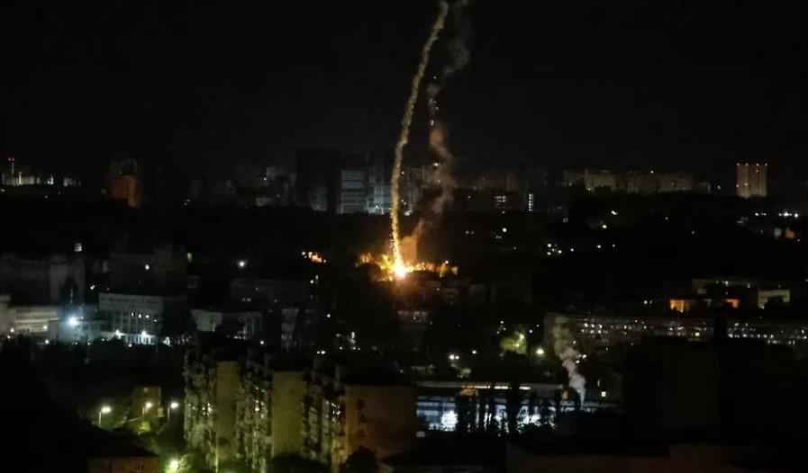 Ukrainische Luftverteidigung schießt Wunderwaffen Russlands nach heftigem Raketenangriff auf Kiew ab