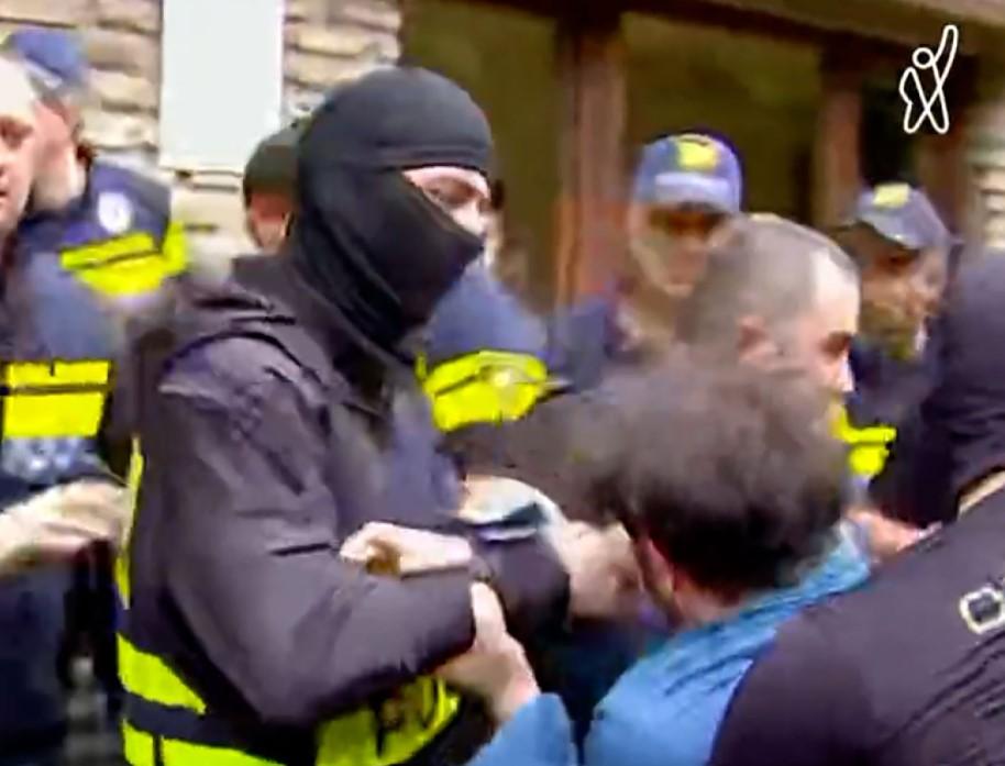 Proteste brechen aus nachdem die Familie des russischen Außenministers Lawrow Georgien trotz der Sanktionen besucht