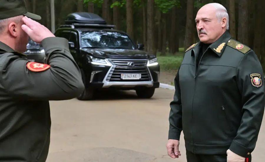 Nach tagelanger Abwesenheit tauchen Fotos des belarussischen Staatschefs Lukaschenko auf