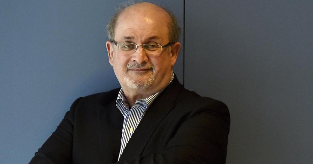 Salman Rushdie hält nach seinem Angriff eine seltene öffentliche Rede und warnt vor der Bedrohung der freien Meinungsäußerung