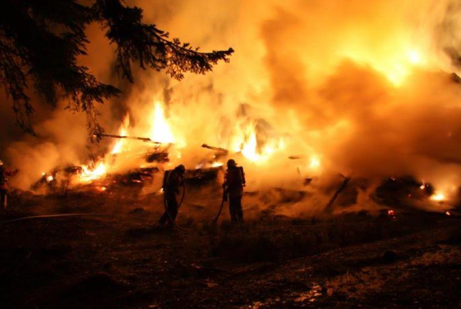 Nach Ausbruch eines Waldbrands im Südwesten Spaniens evakuieren die Behörden mehrere Dörfer