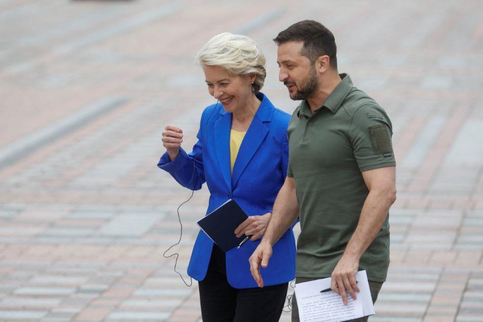 EU-Kommissionspräsidentin Ursula von der Leyen ist am Dienstagmorgen zu einem Besuch in Kiew eingetroffen EU-Kommissionspräsidentin Ursula von der Leyen ist am Dienstagmorgen zu einem Besuch in Kiew eingetroffen