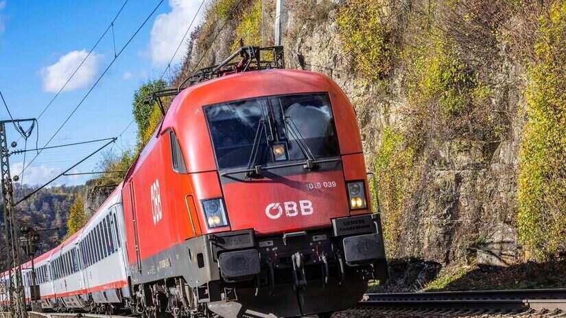 Anstelle der üblichen Durchsagen spielt österreichischer Intercity Hitler-Rede über Lautsprecher ab