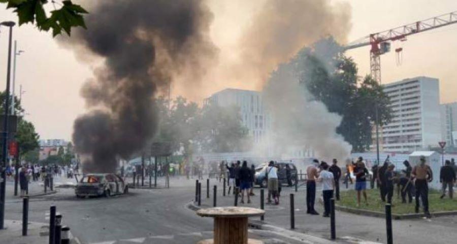 Frankreich: Hunderte marschieren zum Gedenken an den von Polizei erschossenen Teenagers in Paris