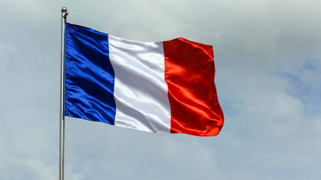 Vier Männer in Paris wegen Verschwörung zu Neonazi-Anschlägen vor Gericht gestellt