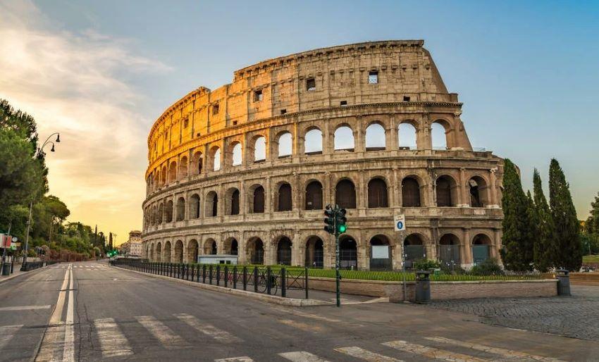 Italien: Tourist aus England meißelt seinen Namen in die Wand des Kolosseums