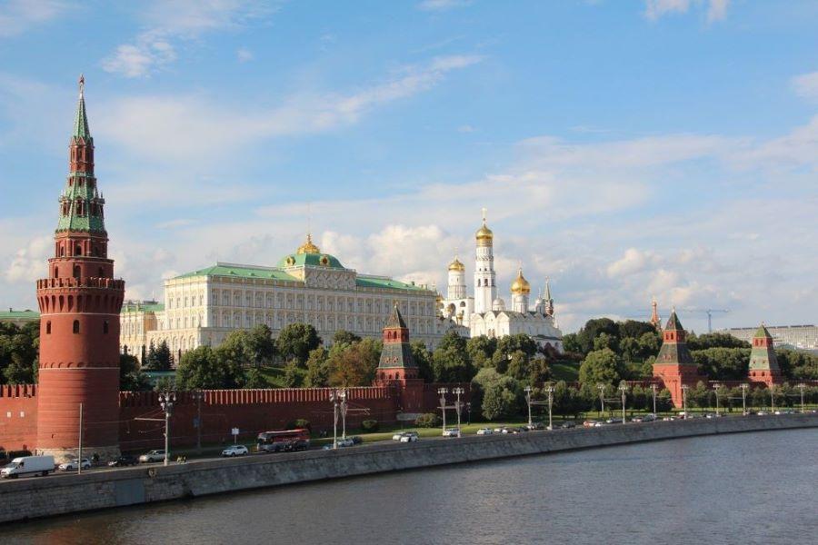 Russland fordert Mitarbeiter der ukrainischen Botschaften auf der ganzen Welt auf nach Moskau abzuwandern