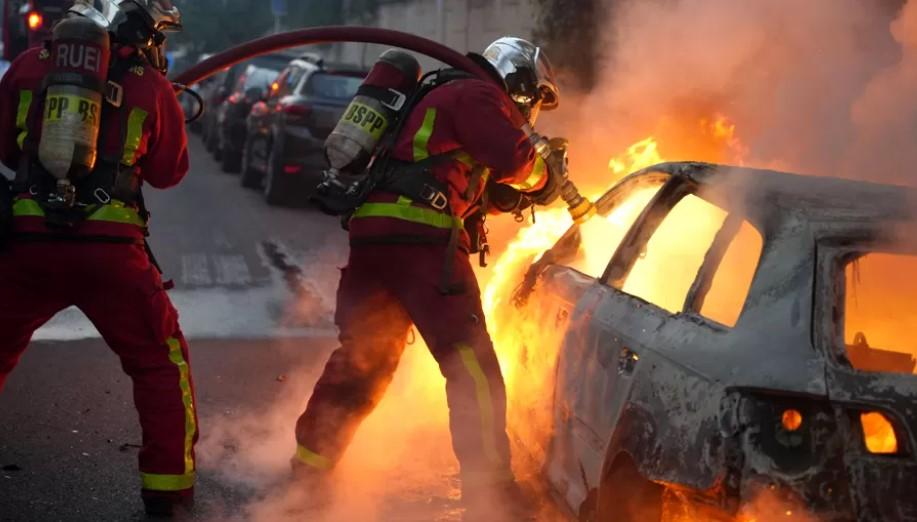 Frankreich: Polizei in Alarmbereitschaft angesichts der Wut über den Tod eines Teenagers nach Verkehrskontrolle