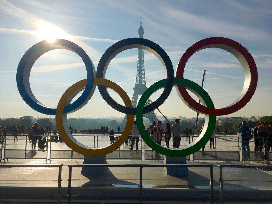 Die olympische Flamme für die Spiele 2024 in Paris wird 68 Tage lang getragen bevor das Feuer entzündet wird