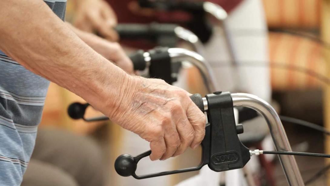 In Pflegeheimen und bei ambulanten Diensten droht sich die Personalnot weiter zu verschärfen In Pflegeheimen und bei ambulanten Diensten droht sich die Personalnot weiter zu verschärfen
