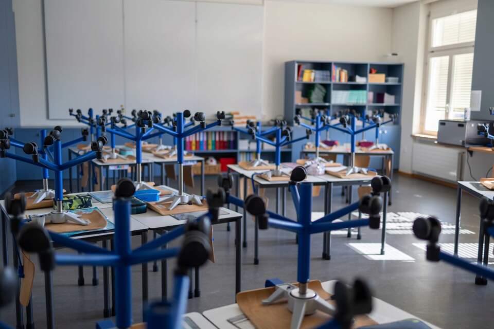 Viele Schulleiterinnen und Schulleiter fühlen sich einer Umfrage zufolge stark belastet