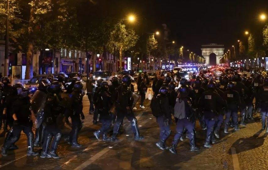 "Könnten Sie einfach nach Hause gehen?": Präsident Macron hofft inständig das die Demonstranten aufgeben