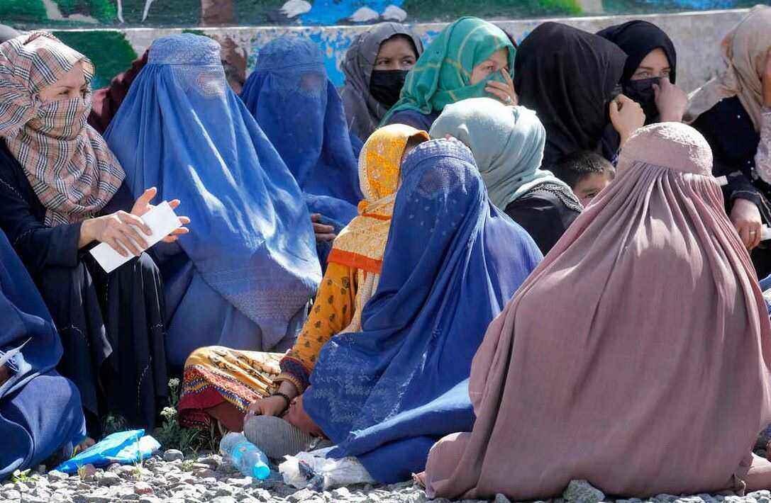 Taliban verbieten Schönheitssalons für Frauen in Afghanistan