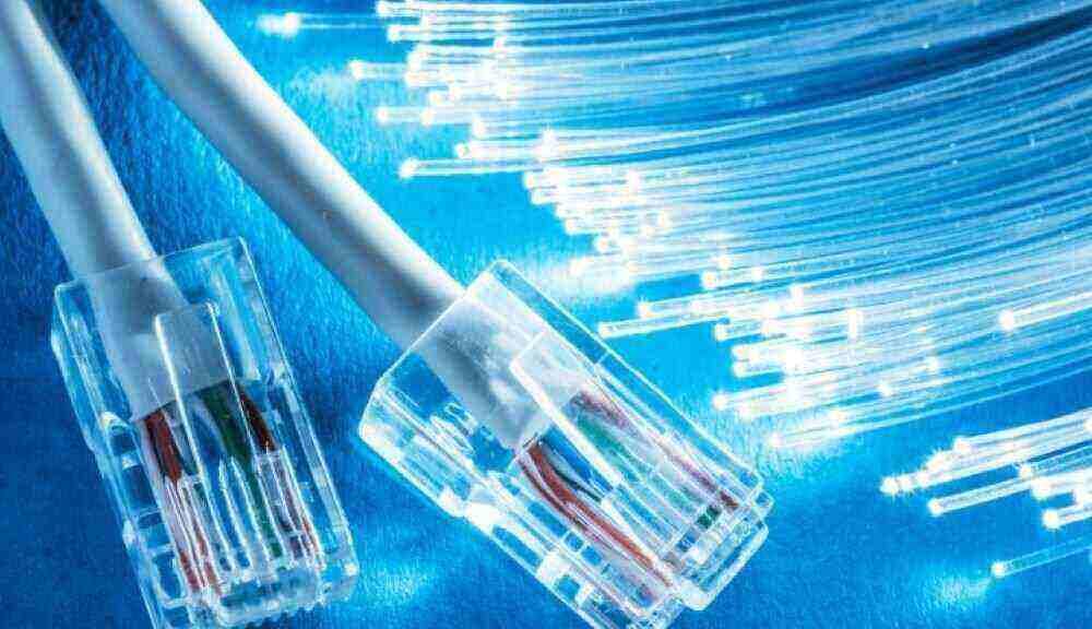 Jeder dritte Haushalt in Deutschland kann inzwischen an schnelles Glasfaser-Internet angeschlossen werden Jeder dritte Haushalt in Deutschland kann inzwischen an schnelles Glasfaser-Internet angeschlossen werden