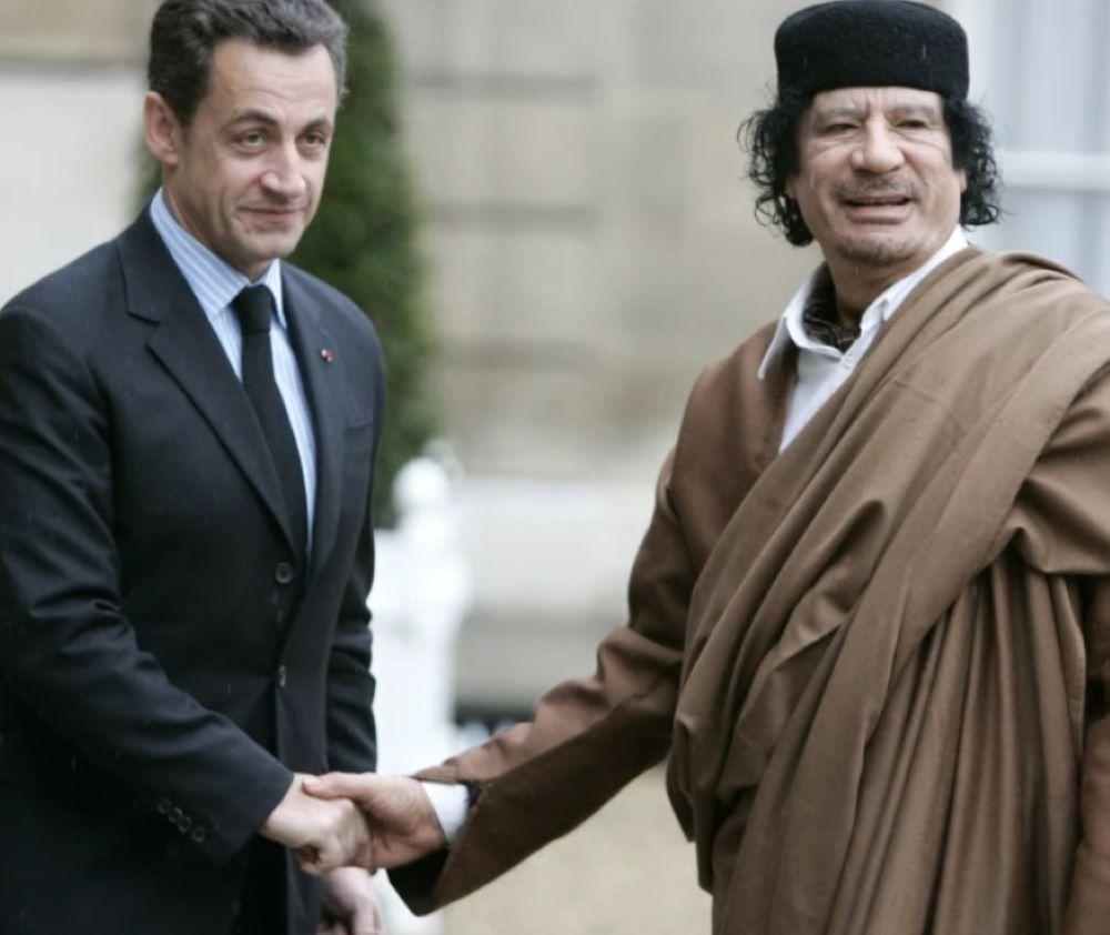 Ehemaliger französischer Präsident Nicolas Sarkozy steht wegen der Finanzierung des Wahlkampfs 2007 durch Libyen vor Gericht