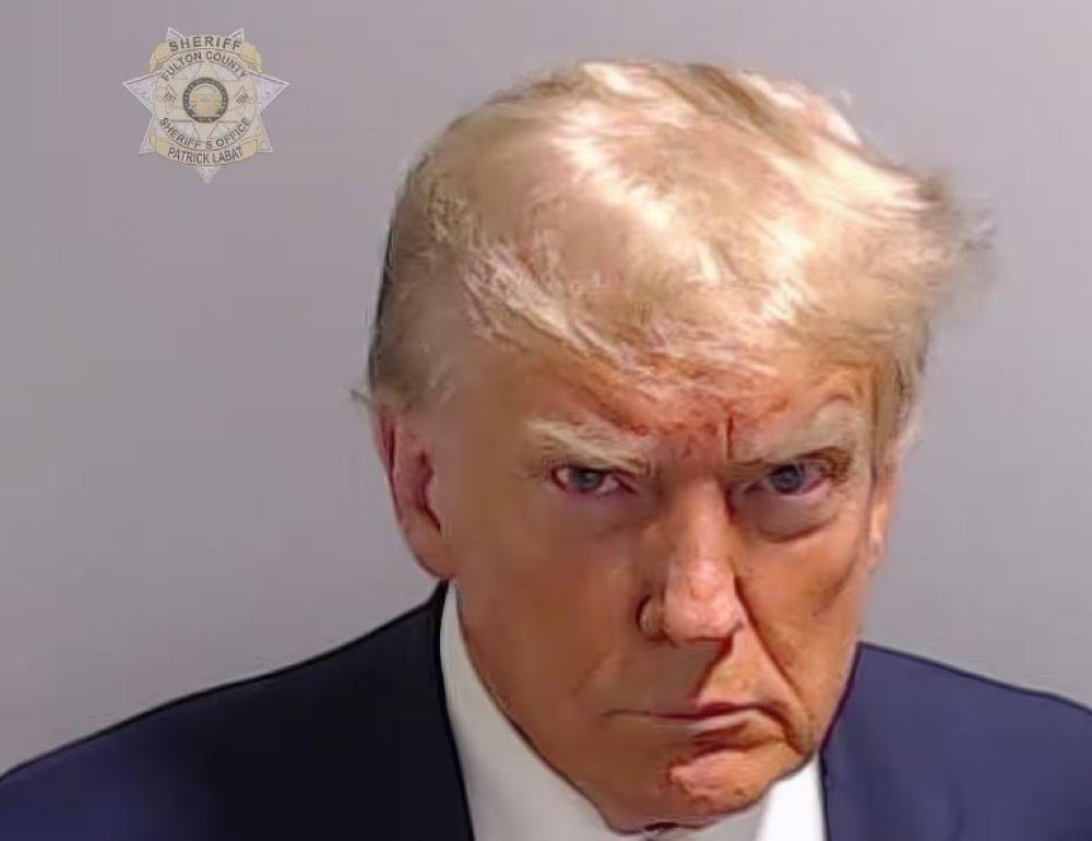 Historisches Trump-Fahndungsfoto nach seiner Festnahme in Atlanta veröffentlicht