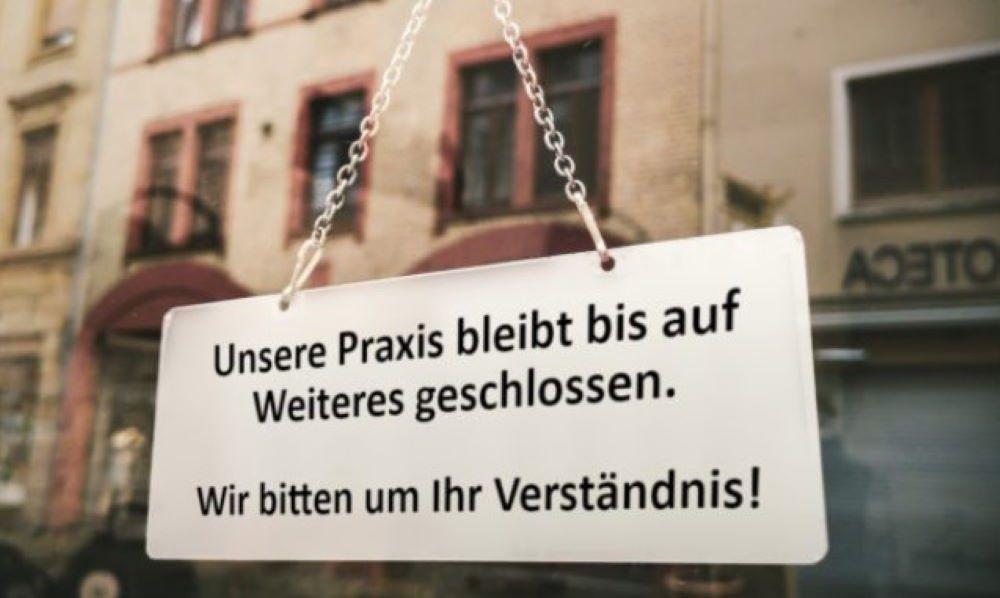 Heute geschlossen - Protestaktion von Arztpraxen gegen Politik von Gesundheitsminister Lauterbach Heute geschlossen - Protestaktion von Arztpraxen gegen Politik von Gesundheitsminister Lauterbach