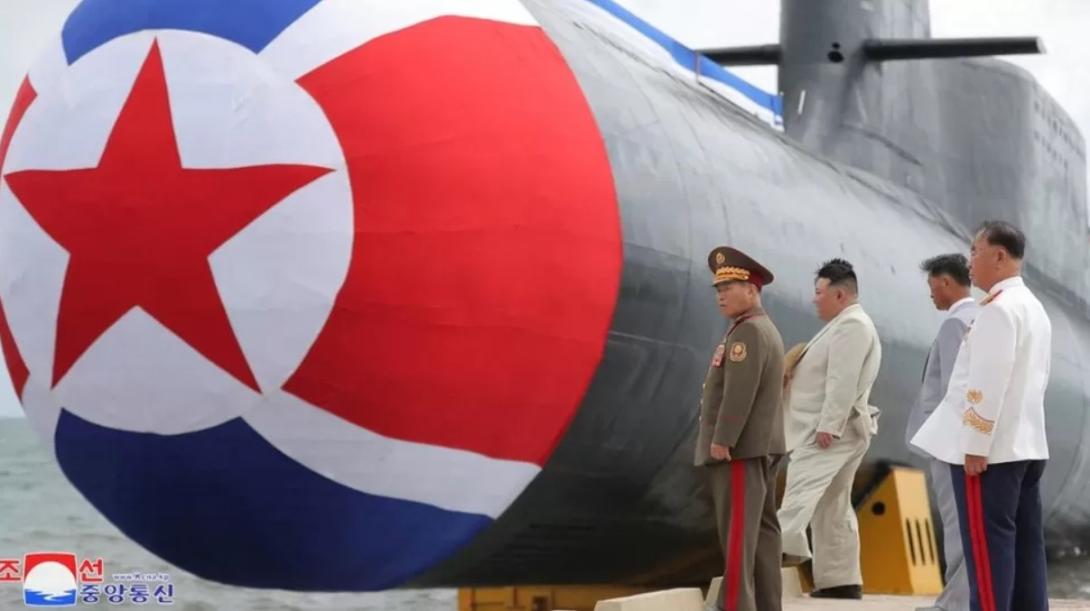 Nordkoreas Kim Jong Un enthüllt "Atomangriffs-U-Boot"