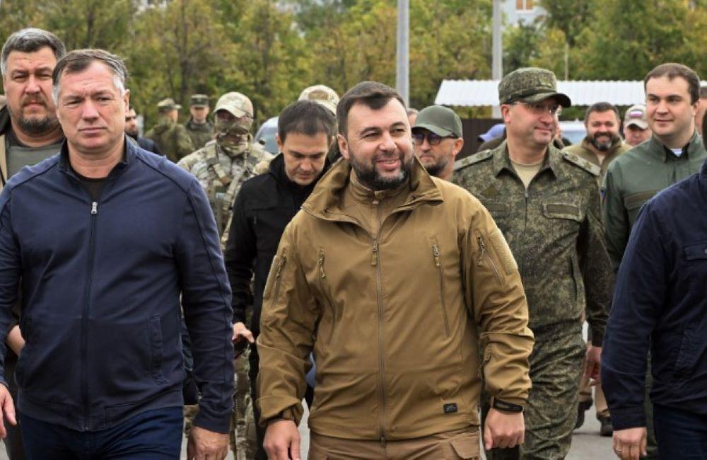 Von Russland unterstützte Separatisten verhängen Ausgangssperre in der besetzten Ostukraine Von Russland unterstützte Separatisten verhängen Ausgangssperre in der besetzten Ostukraine