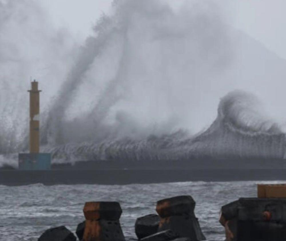 Taifun Haikui: Taiwan evakuiert Tausende und streicht Flüge