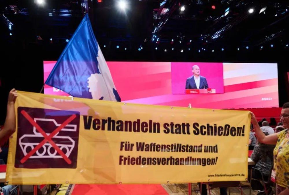 Protestaktion bei Verdi-Kongress und Kanzler Scholz wird deutlich - Putin muss Truppen zurückziehen