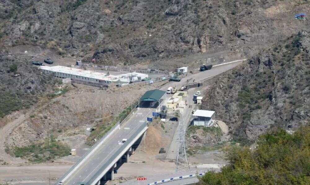 Berg-Karabach-Korridor nach Gesprächen zwischen Aserbaidschan und Armenien wiedereröffnet Berg-Karabach-Korridor nach Gesprächen zwischen Aserbaidschan und Armenien wiedereröffnet