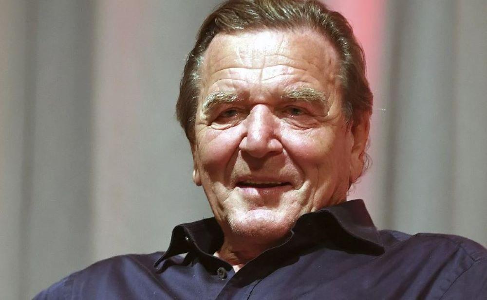 Der 79-jährige Schröder dürfte wohl der umstrittenste Empfänger der Auszeichnung für 60 Jahre Treue sein Umstrittene Ehrung des Altkanzlers: Gerhard Schröder über Putin, Lafontaine und Wagenknecht – und die SPD