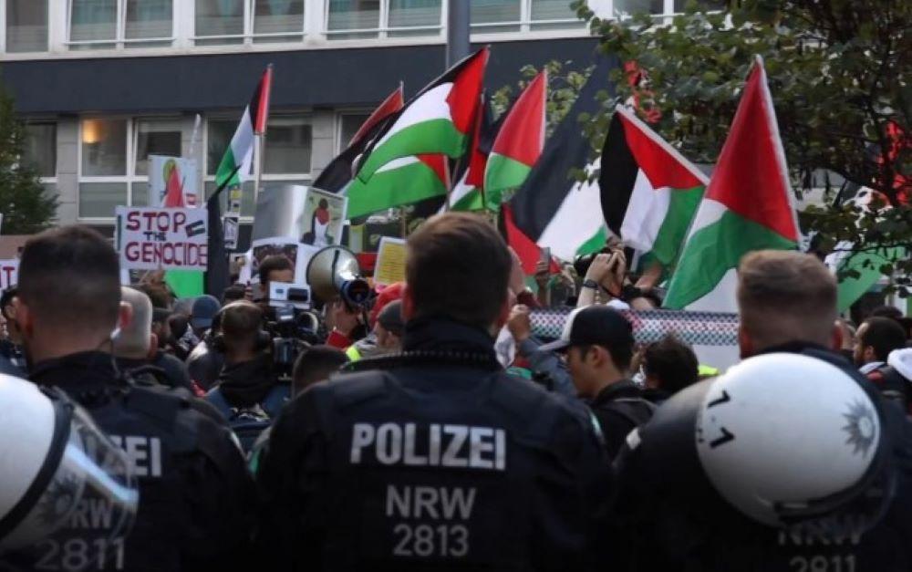 Tausende Teilnehmer bei Pro-Palästina-Demos in Düsseldorf und Frankfurt ‒ Berlin-Demo verboten